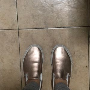 Rose gold vans super trendy